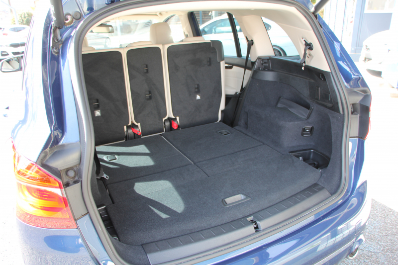 BMW 2シリーズ 218d ｸﾞﾗﾝﾂｱﾗｰ ﾗｸﾞｼﾞｭｱﾘｰ 最終ﾓﾃﾞﾙ 型式変更後3DA-6W20 3列7人乗り 1ｵﾅ ADｱｸﾃｨﾌﾞｾｰﾌﾃｨ&ｺﾝﾌｫｰﾄP 追従ACC HUD ｵｲｽﾀｰﾚｻﾞｰ 電動ﾄﾗﾝｸ LEDﾍｯﾄﾞﾗｲﾄ ﾒﾓﾘｰ付電動ｼｰﾄ ﾀｯﾁ画面HDDﾅﾋﾞﾊﾟｰｷﾝｸﾞｱｼｽﾄ 2年保証