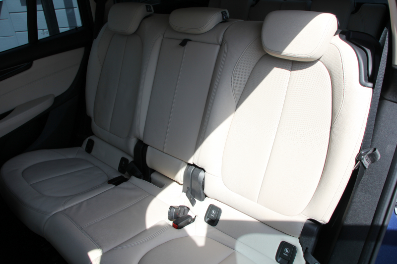 BMW 2シリーズ 218d ｸﾞﾗﾝﾂｱﾗｰ ﾗｸﾞｼﾞｭｱﾘｰ 最終ﾓﾃﾞﾙ 型式変更後3DA-6W20 3列7人乗り 1ｵﾅ ADｱｸﾃｨﾌﾞｾｰﾌﾃｨ&ｺﾝﾌｫｰﾄP 追従ACC HUD ｵｲｽﾀｰﾚｻﾞｰ 電動ﾄﾗﾝｸ LEDﾍｯﾄﾞﾗｲﾄ ﾒﾓﾘｰ付電動ｼｰﾄ ﾀｯﾁ画面HDDﾅﾋﾞﾊﾟｰｷﾝｸﾞｱｼｽﾄ 2年保証