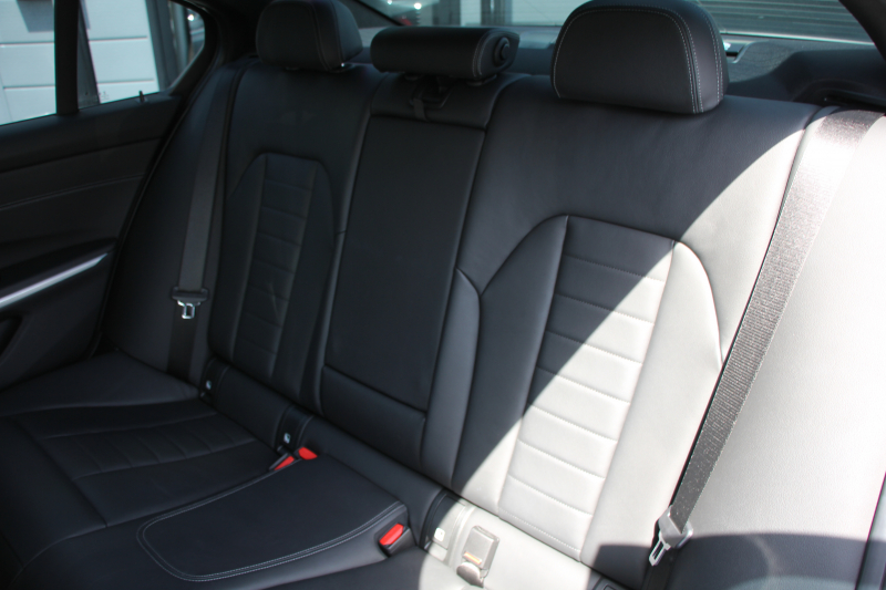 BMW 3シリーズ 330e Mｽﾎﾟｰﾂ ﾊｲﾗｲﾝ&ｲﾉﾍﾞｰｼｮﾝP PHEV ﾋｰﾀｰ黒革 真珠色 ﾚｰｻﾞｰLEDﾗｲﾄ ｼﾞｪｽﾁｬｰC ｵﾌﾟｼｮﾝ19AW Mspﾌﾞﾚｰｷ 360度ｶﾒﾗ HUD ﾌﾙｾｸﾞTV 追従ACC ｽﾃｱﾘﾝｸﾞｻﾎﾟｰﾄ Applecarplay ﾗﾝﾊﾞｰｻﾎﾟｰﾄ 2年保証