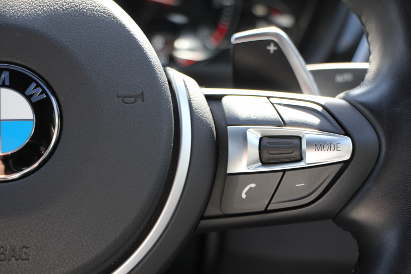 BMW 3シリーズ 320d Mｽﾎﾟｰﾂ 最終ﾓﾃﾞﾙ 8C新ｴﾝｼﾞﾝ ｻﾝﾙｰﾌ ﾋｰﾀｰ黒革 液晶ﾒｰﾀｰ 追従ACC LEDﾍｯﾄﾞﾗｲﾄ&ﾃｰﾙ ﾀｯﾁ画面対応HDDﾅﾋﾞBluetooth接続 Mﾊﾟﾌｫｰﾏﾝｽｽﾎﾟｲﾗｰ ﾚｰﾝﾁｪﾝｼﾞ警告 衝突軽減ﾌﾞﾚｰｷ 車線逸脱警告 歩行者警告 2年保証