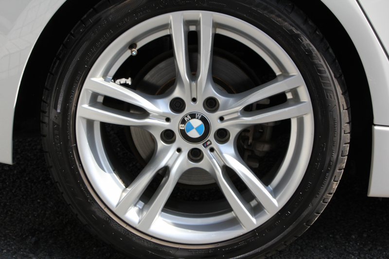 BMW 3シリーズ 320d Mｽﾎﾟｰﾂ 最終ﾓﾃﾞﾙ 8C新ｴﾝｼﾞﾝ ｻﾝﾙｰﾌ ﾋｰﾀｰ黒革 液晶ﾒｰﾀｰ 追従ACC LEDﾍｯﾄﾞﾗｲﾄ&ﾃｰﾙ ﾀｯﾁ画面対応HDDﾅﾋﾞBluetooth接続 Mﾊﾟﾌｫｰﾏﾝｽｽﾎﾟｲﾗｰ ﾚｰﾝﾁｪﾝｼﾞ警告 衝突軽減ﾌﾞﾚｰｷ 車線逸脱警告 歩行者警告 2年保証