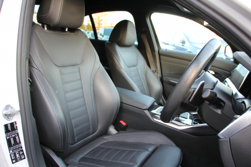 BMW 3シリーズ 320d Xdrive Mｽﾎﾟｰﾂ ﾊｲﾗｲﾝ ｺﾝﾌｫｰﾄP 4WD 真珠色 ﾋｰﾀｰ黒革 Pｱｼｽﾄﾌﾟﾗｽ 360度ｶﾒﾗ 電動ﾄﾗﾝｸ BMWﾗｲﾌﾞｺｯｸﾋﾟｯﾄﾞﾀｯﾁ画面ﾅﾋﾞApplecarplay対応 ﾜｲﾔﾚｽ充電 LEDﾍｯﾄﾞﾗｲﾄ ｵｰﾄﾊｲﾋﾞｰﾑ 追従ACC ｽﾃｱﾘﾝｸﾞｻﾎﾟｰﾄ ﾚｰﾝﾁｪﾝｼﾞ警告 2年保証