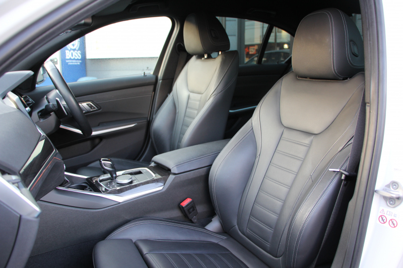 BMW 3シリーズ 320d Xdrive Mｽﾎﾟｰﾂ ﾊｲﾗｲﾝ ｺﾝﾌｫｰﾄP 4WD 真珠色 ﾋｰﾀｰ黒革 Pｱｼｽﾄﾌﾟﾗｽ 360度ｶﾒﾗ 電動ﾄﾗﾝｸ BMWﾗｲﾌﾞｺｯｸﾋﾟｯﾄﾞﾀｯﾁ画面ﾅﾋﾞApplecarplay対応 ﾜｲﾔﾚｽ充電 LEDﾍｯﾄﾞﾗｲﾄ ｵｰﾄﾊｲﾋﾞｰﾑ 追従ACC ｽﾃｱﾘﾝｸﾞｻﾎﾟｰﾄ ﾚｰﾝﾁｪﾝｼﾞ警告 2年保証