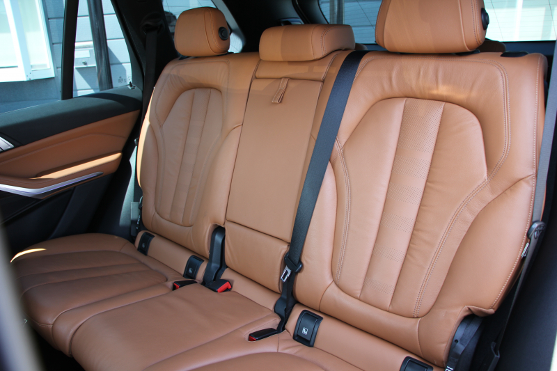 BMW X5 Xdrive35d Mｽﾎﾟｰﾂ ﾄﾞﾗｲﾋﾞﾝｸﾞﾀﾞｲﾅﾐｸｽP ｺﾝﾌｫｰﾄP 3列7人乗り 2列目電動ｼｰﾄ ｴｱｻｽ ﾊﾟﾉﾗﾏｻﾝR ｺﾆｬｯｸﾚｻﾞｰ ｺﾝﾌｫｰﾄｼｰﾄ ﾏｯｻｰｼﾞ&ﾍﾞﾝﾁﾚｰｼｮﾝ ｸﾗﾌﾃｯﾄﾞｸﾘｽﾀﾙﾌｨﾆｯｼｭ OP22AW LEDﾍｯﾄﾞﾗｲﾄ 360度ｶﾒﾗ 電動ﾄﾗﾝｸ 追ACC HUD2年保証