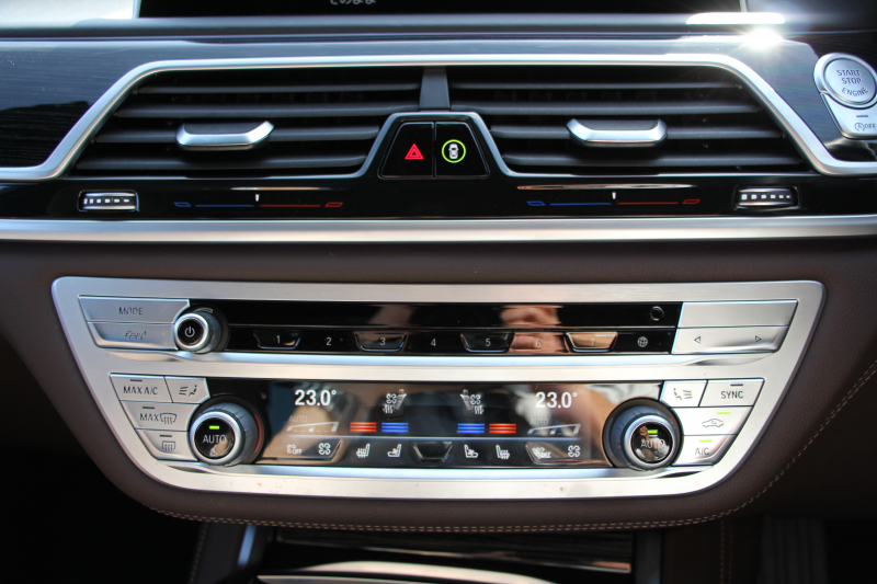 BMW 7シリーズ 740i Mｽﾎﾟｰﾂ ｲﾉﾍﾞｰｼｮﾝP 後期☆期間限定掲載 特選車☆ｻﾝﾙｰﾌ ﾚｰｻﾞｰﾗｲﾄ ﾓｶﾅｯﾊﾟﾚｻﾞｰ 全席ﾋｰﾀｰ&ﾍﾞﾝﾁﾚｰｼｮﾝ ｿﾌﾄｸﾛｰｽﾞﾄﾞｱ BMW ﾗｲﾌﾞｺｯｸﾋﾟｯﾄﾞApplecarplay 追従ACC ｽﾃｱﾘﾝｸﾞｻﾎﾟｰﾄ HUD ﾊｰﾏﾝｶｰﾄﾞﾝｻﾗｳﾝﾄﾞ真珠色 2年保証