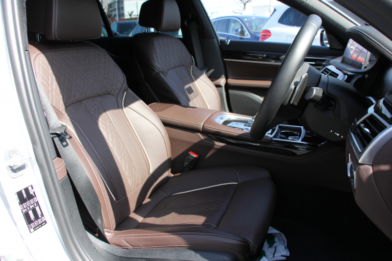 BMW 7シリーズ 740i Mｽﾎﾟｰﾂ ｲﾉﾍﾞｰｼｮﾝP 後期☆期間限定掲載 特選車☆ｻﾝﾙｰﾌ ﾚｰｻﾞｰﾗｲﾄ ﾓｶﾅｯﾊﾟﾚｻﾞｰ 全席ﾋｰﾀｰ&ﾍﾞﾝﾁﾚｰｼｮﾝ ｿﾌﾄｸﾛｰｽﾞﾄﾞｱ BMW ﾗｲﾌﾞｺｯｸﾋﾟｯﾄﾞApplecarplay 追従ACC ｽﾃｱﾘﾝｸﾞｻﾎﾟｰﾄ HUD ﾊｰﾏﾝｶｰﾄﾞﾝｻﾗｳﾝﾄﾞ真珠色 2年保証