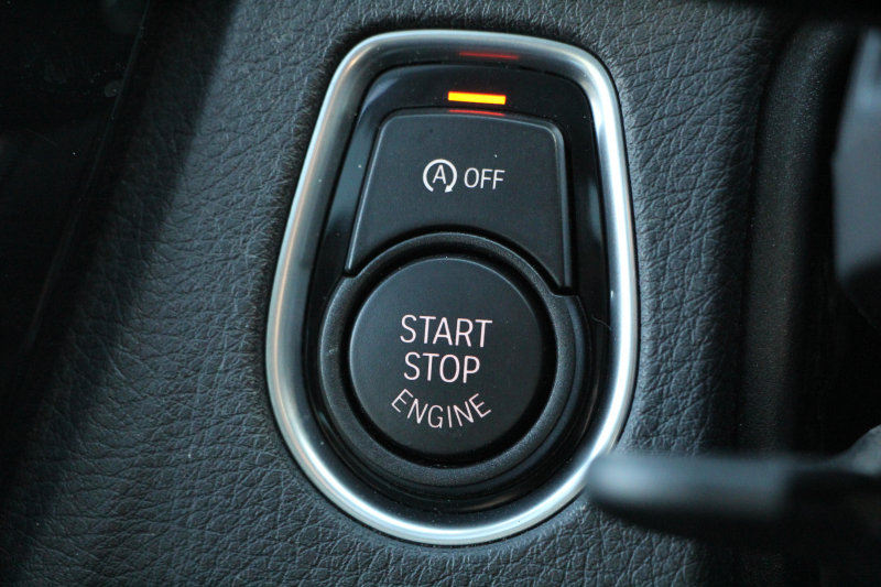 BMW 3シリーズ 320i ﾂｰﾘﾝｸﾞMｽﾎﾟｰﾂ 後期 8A新ｴﾝｼﾞﾝ ﾊﾟﾉﾗﾏｻﾝﾙｰﾌ LEDﾍｯﾄﾞﾗｲﾄ &ﾃｰﾙ 追従ACC ﾚｰﾝﾁｪﾝｼﾞ警告 衝突軽減ﾌﾞﾚｰｷ 車線逸脱警告 Bｶﾒﾗ ﾀｯﾁﾊﾟｯﾄﾞ対応iﾄﾞﾗｲﾌﾞHDDﾅﾋﾞBluetooth接続 電動ﾄﾗﾝｸ 2年保証