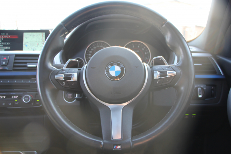 BMW 3シリーズ 320i ﾂｰﾘﾝｸﾞMｽﾎﾟｰﾂ 後期 8A新ｴﾝｼﾞﾝ ﾊﾟﾉﾗﾏｻﾝﾙｰﾌ LEDﾍｯﾄﾞﾗｲﾄ &ﾃｰﾙ 追従ACC ﾚｰﾝﾁｪﾝｼﾞ警告 衝突軽減ﾌﾞﾚｰｷ 車線逸脱警告 Bｶﾒﾗ ﾀｯﾁﾊﾟｯﾄﾞ対応iﾄﾞﾗｲﾌﾞHDDﾅﾋﾞBluetooth接続 電動ﾄﾗﾝｸ 2年保証