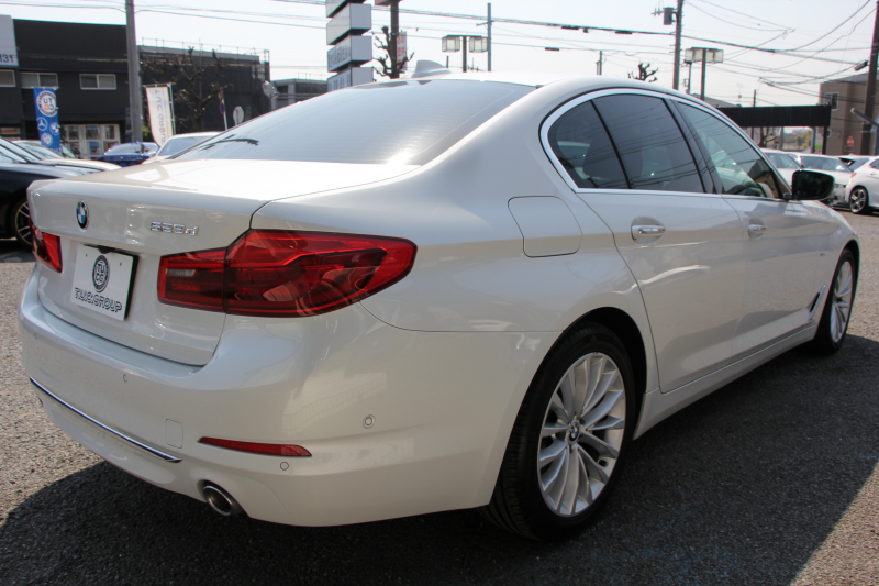BMW 5シリーズ 523d ﾗｸﾞｼﾞｭｱﾘｰ ﾃﾞﾋﾞｭｰP 真珠色 全席ﾋｰﾀｰ黒革 HUD ｿﾌﾄｸﾛｰｽﾞﾄﾞｱ ｼﾞｪｽﾁｬｰC 追従ACC ｽﾃｱﾘﾝｸﾞｻﾎﾟｰﾄ LEDﾍｯﾄﾞﾗｲﾄ ｵｰﾄﾊｲﾋﾞｰﾑ ﾀｯﾁ画面HDDﾅﾋﾞTV 360度ｶﾒﾗ 電動ﾄﾗﾝｸ ｽﾏｰﾄｷｰ ｱﾝﾋﾞｴﾝﾄﾗｲﾄ ｸﾛｰﾑﾗｲﾝｴｸｽﾃﾘｱ 2年保証