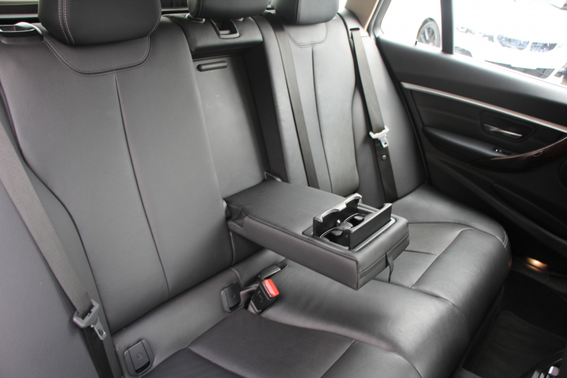 BMW 3シリーズ 320i ﾂｰﾘﾝｸﾞﾗｸﾞｼﾞｭｱﾘｰ LCI後期 新ｴﾝｼﾞﾝ ﾊﾟﾉﾗﾏｻﾝR ﾋｰﾀｰ黒革 LEDﾍｯﾄﾞﾗｲﾄ&ﾃｰﾙ TOPﾋﾞｭｰ&ｻｲﾄﾞﾋﾞｭｰｶﾒﾗ Pｱｼｽﾄ 追従ACC ﾚｰﾝC警告 衝突軽減ﾌﾞﾚｰｷ 車線逸脱&歩行者 警告ﾀｯﾁﾊﾟｯﾄﾞ対応HDDﾅﾋﾞBluetooth接続 Bｶﾒﾗ ｽﾏｰﾄｷｰ 電動ﾄﾗﾝｸ 2年保証