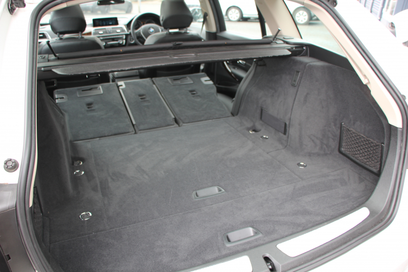 BMW 3シリーズ 320i ﾂｰﾘﾝｸﾞﾗｸﾞｼﾞｭｱﾘｰ LCI後期 新ｴﾝｼﾞﾝ ﾊﾟﾉﾗﾏｻﾝR ﾋｰﾀｰ黒革 LEDﾍｯﾄﾞﾗｲﾄ&ﾃｰﾙ TOPﾋﾞｭｰ&ｻｲﾄﾞﾋﾞｭｰｶﾒﾗ Pｱｼｽﾄ 追従ACC ﾚｰﾝC警告 衝突軽減ﾌﾞﾚｰｷ 車線逸脱&歩行者 警告ﾀｯﾁﾊﾟｯﾄﾞ対応HDDﾅﾋﾞBluetooth接続 Bｶﾒﾗ ｽﾏｰﾄｷｰ 電動ﾄﾗﾝｸ 2年保証