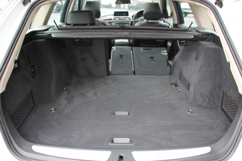 BMW 3シリーズ 320i ﾂｰﾘﾝｸﾞﾗｸﾞｼﾞｭｱﾘｰ LCI後期 新ｴﾝｼﾞﾝ ﾊﾟﾉﾗﾏｻﾝR ﾋｰﾀｰ黒革 LEDﾍｯﾄﾞﾗｲﾄ&ﾃｰﾙ TOPﾋﾞｭｰ&ｻｲﾄﾞﾋﾞｭｰｶﾒﾗ Pｱｼｽﾄ 追従ACC ﾚｰﾝC警告 衝突軽減ﾌﾞﾚｰｷ 車線逸脱&歩行者 警告ﾀｯﾁﾊﾟｯﾄﾞ対応HDDﾅﾋﾞBluetooth接続 Bｶﾒﾗ ｽﾏｰﾄｷｰ 電動ﾄﾗﾝｸ 2年保証