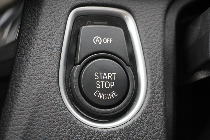 BMW 3シリーズ 320i ﾂｰﾘﾝｸﾞﾗｸﾞｼﾞｭｱﾘｰ LCI後期 新ｴﾝｼﾞﾝ ﾊﾟﾉﾗﾏｻﾝR ﾋｰﾀｰ黒革 LEDﾍｯﾄﾞﾗｲﾄ&ﾃｰﾙ TOPﾋﾞｭｰ&ｻｲﾄﾞﾋﾞｭｰｶﾒﾗ Pｱｼｽﾄ 追従ACC ﾚｰﾝC警告 衝突軽減ﾌﾞﾚｰｷ 車線逸脱&歩行者 警告ﾀｯﾁﾊﾟｯﾄﾞ対応HDDﾅﾋﾞBluetooth接続 Bｶﾒﾗ ｽﾏｰﾄｷｰ 電動ﾄﾗﾝｸ 2年保証