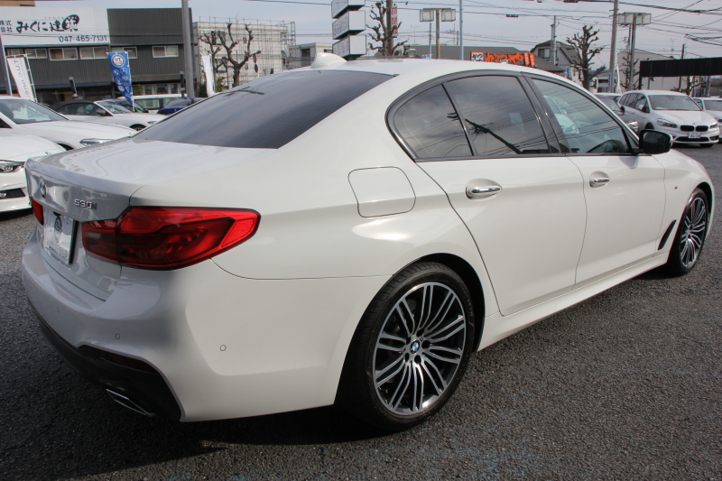 BMW 5シリーズ 530i Mｽﾎﾟｰﾂ ﾃﾞﾋﾞｭｰP 1ｵ-ﾅ 252馬力 全席ﾋｰﾀｰ黒革 HUD ｼﾞｪｽﾁｬｰC ｿﾌﾄｸﾛｰｽﾞﾄﾞｱ 追従ACC ｽﾃｱﾘﾝｸﾞｻﾎﾟｰﾄ LEDﾍｯﾄﾞﾗｲﾄ ﾊｲﾋﾞｰﾑｱｼｽﾄ ﾀｯﾁ画面HDDﾅﾋﾞTV 360度ｶﾒﾗ Pｱｼｽﾄﾌﾟﾗｽ 電動ﾄﾗﾝｸ 2年保証