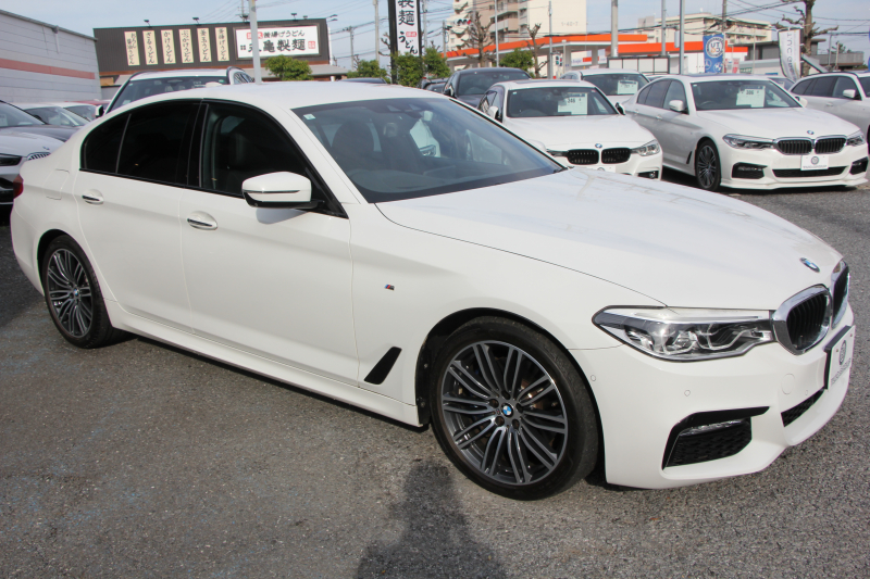 BMW 5シリーズ 530i Mｽﾎﾟｰﾂ ﾃﾞﾋﾞｭｰP 1ｵ-ﾅ 252馬力 全席ﾋｰﾀｰ黒革 HUD ｼﾞｪｽﾁｬｰC ｿﾌﾄｸﾛｰｽﾞﾄﾞｱ 追従ACC ｽﾃｱﾘﾝｸﾞｻﾎﾟｰﾄ LEDﾍｯﾄﾞﾗｲﾄ ﾊｲﾋﾞｰﾑｱｼｽﾄ ﾀｯﾁ画面HDDﾅﾋﾞTV 360度ｶﾒﾗ Pｱｼｽﾄﾌﾟﾗｽ 電動ﾄﾗﾝｸ 2年保証