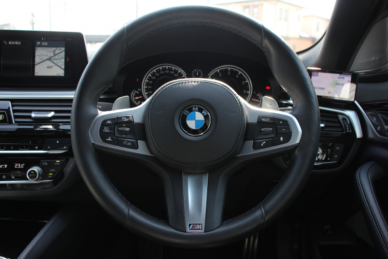 BMW 5シリーズ 530i ｴﾃﾞｨｼｮﾝﾐｯｼｮﾝｲﾝﾎﾟｯｼﾌﾞﾙ 特別仕様車 高出力 ﾅｲﾄﾌﾞﾙｰﾚｻﾞｰ ｱﾀﾞﾌﾟﾃｨﾌﾞｻｽ HUD ﾊｰﾏﾝｶｰﾄﾞﾝ 追従ACC ｽﾃｱﾘﾝｸﾞｻﾎﾟｰﾄ ﾀｯﾁ画面HDDﾅﾋﾞTV LEDﾍｯﾄﾞﾗｲﾄ ｵｰﾄﾊｲﾋﾞｰﾑ 電動ﾄﾗﾝｸ 360度ｶﾒﾗ 全席ﾋｰﾀｰ ﾌﾞﾗｯｸ19AW 2年保証