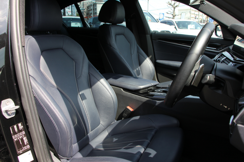 BMW 5シリーズ 530i ｴﾃﾞｨｼｮﾝﾐｯｼｮﾝｲﾝﾎﾟｯｼﾌﾞﾙ 特別仕様車 高出力 ﾅｲﾄﾌﾞﾙｰﾚｻﾞｰ ｱﾀﾞﾌﾟﾃｨﾌﾞｻｽ HUD ﾊｰﾏﾝｶｰﾄﾞﾝ 追従ACC ｽﾃｱﾘﾝｸﾞｻﾎﾟｰﾄ ﾀｯﾁ画面HDDﾅﾋﾞTV LEDﾍｯﾄﾞﾗｲﾄ ｵｰﾄﾊｲﾋﾞｰﾑ 電動ﾄﾗﾝｸ 360度ｶﾒﾗ 全席ﾋｰﾀｰ ﾌﾞﾗｯｸ19AW 2年保証