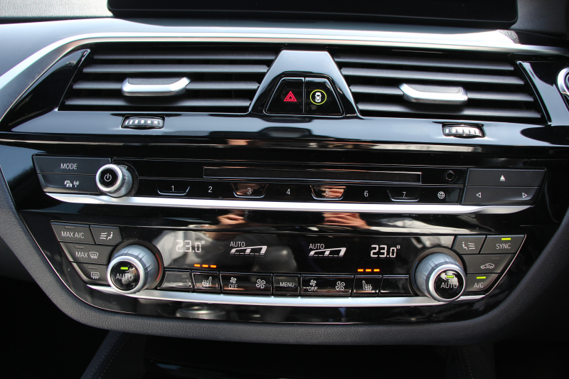 BMW 5シリーズ 530i ｴﾃﾞｨｼｮﾝﾐｯｼｮﾝｲﾝﾎﾟｯｼﾌﾞﾙ 特別仕様車 高出力 ﾅｲﾄﾌﾞﾙｰﾚｻﾞｰ ｱﾀﾞﾌﾟﾃｨﾌﾞｻｽ HUD ﾊｰﾏﾝｶｰﾄﾞﾝ 追従ACC ｽﾃｱﾘﾝｸﾞｻﾎﾟｰﾄ ﾀｯﾁ画面HDDﾅﾋﾞTV LEDﾍｯﾄﾞﾗｲﾄ ｵｰﾄﾊｲﾋﾞｰﾑ 電動ﾄﾗﾝｸ 360度ｶﾒﾗ 全席ﾋｰﾀｰ ﾌﾞﾗｯｸ19AW 2年保証