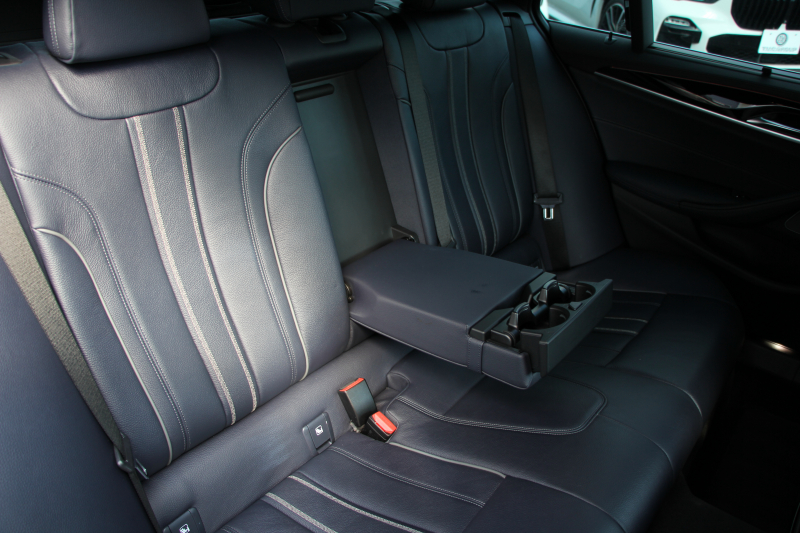 BMW 5シリーズ 530i ﾂｰﾘﾝｸﾞｴﾃﾞｨｼｮﾝﾐｯｼｮﾝｲﾝﾎﾟｯｼﾌﾞﾙ 特別仕様車 高出力 ﾅｲﾄﾌﾞﾙｰﾚｻﾞｰ ｱﾀﾞﾌﾟﾃｨﾌﾞｻｽ HUD ﾊｰﾏﾝｶｰﾄﾞﾝ ACC ｽﾃｱﾘﾝｸﾞｻﾎﾟｰﾄ ﾀｯﾁ画面HDDﾅﾋﾞTV LEDﾍｯﾄﾞﾗｲﾄ ｵｰﾄﾊｲﾋﾞｰﾑ 電動ﾄﾗﾝｸ 360度ｶﾒﾗ 全席ﾋｰﾀｰ ﾌﾞﾗｯｸ19AW 2年保証