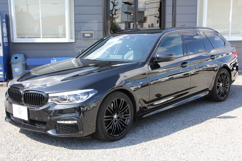 BMW 5シリーズ 530i ﾂｰﾘﾝｸﾞｴﾃﾞｨｼｮﾝﾐｯｼｮﾝｲﾝﾎﾟｯｼﾌﾞﾙ 特別仕様車 高出力 ﾅｲﾄﾌﾞﾙｰﾚｻﾞｰ ｱﾀﾞﾌﾟﾃｨﾌﾞｻｽ HUD ﾊｰﾏﾝｶｰﾄﾞﾝ ACC ｽﾃｱﾘﾝｸﾞｻﾎﾟｰﾄ ﾀｯﾁ画面HDDﾅﾋﾞTV LEDﾍｯﾄﾞﾗｲﾄ ｵｰﾄﾊｲﾋﾞｰﾑ 電動ﾄﾗﾝｸ 360度ｶﾒﾗ 全席ﾋｰﾀｰ ﾌﾞﾗｯｸ19AW 2年保証