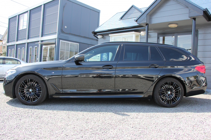 BMW 5シリーズ 530i ﾂｰﾘﾝｸﾞｴﾃﾞｨｼｮﾝﾐｯｼｮﾝｲﾝﾎﾟｯｼﾌﾞﾙ 特別仕様車 高出力 ﾅｲﾄﾌﾞﾙｰﾚｻﾞｰ ｱﾀﾞﾌﾟﾃｨﾌﾞｻｽ HUD ﾊｰﾏﾝｶｰﾄﾞﾝ ACC ｽﾃｱﾘﾝｸﾞｻﾎﾟｰﾄ ﾀｯﾁ画面HDDﾅﾋﾞTV LEDﾍｯﾄﾞﾗｲﾄ ｵｰﾄﾊｲﾋﾞｰﾑ 電動ﾄﾗﾝｸ 360度ｶﾒﾗ 全席ﾋｰﾀｰ ﾌﾞﾗｯｸ19AW 2年保証