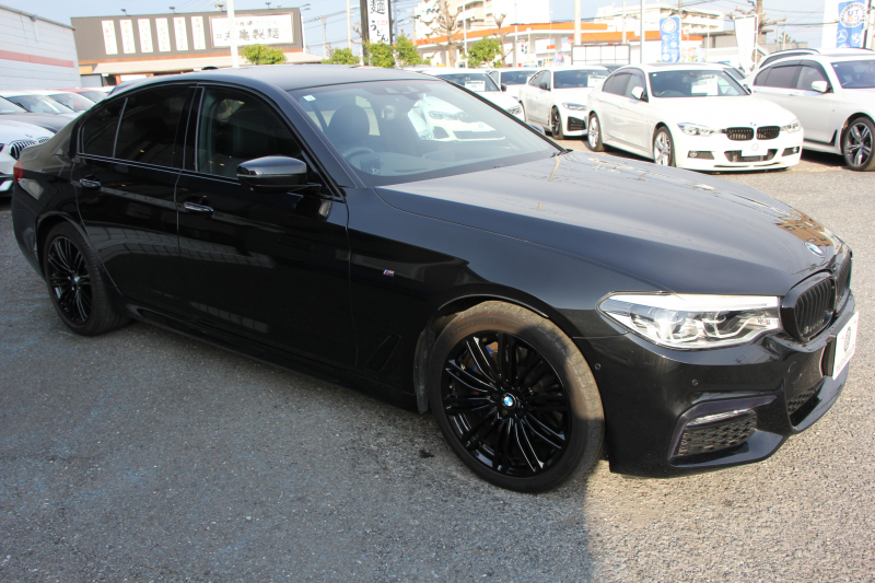 BMW 5シリーズ 530i ｴﾃﾞｨｼｮﾝﾐｯｼｮﾝｲﾝﾎﾟｯｼﾌﾞﾙ 特別仕様車 高出力 ﾅｲﾄﾌﾞﾙｰﾚｻﾞｰ ｱﾀﾞﾌﾟﾃｨﾌﾞｻｽ HUD ﾊｰﾏﾝｶｰﾄﾞﾝ 追従ACC ｽﾃｱﾘﾝｸﾞｻﾎﾟｰﾄ ﾀｯﾁ画面HDDﾅﾋﾞTV LEDﾍｯﾄﾞﾗｲﾄ ｵｰﾄﾊｲﾋﾞｰﾑ 電動ﾄﾗﾝｸ 360度ｶﾒﾗ 全席ﾋｰﾀｰ ﾌﾞﾗｯｸ19AW 2年保証