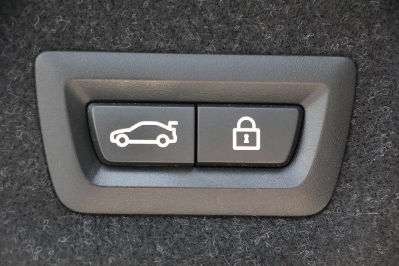 BMW 3シリーズ 320i Mｽﾎﾟｰﾂ ﾃﾞﾋﾞｭｰ&ｺﾝﾌｫｰﾄP ﾋｰﾀｰ黒革 19AW HUD BMWﾗｲﾌﾞｺｯｸﾋﾟｯﾄﾞﾀｯﾁﾊﾟﾈﾙ対応HDDﾅﾋﾞApplecarplay対応 電動ﾄﾗﾝｸ LEDﾍｯﾄﾞﾗｲﾄ LEDﾌｫｸﾞPｱｼｽﾄ 追従ACC ｽﾃｱﾘﾝｸﾞｻﾎﾟｰﾄ Hifiｽﾋﾟｰｶｰ 2年保証