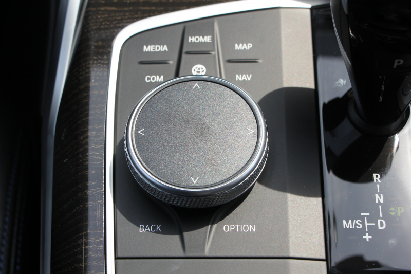 BMW 3シリーズ 320i Mｽﾎﾟｰﾂ ﾃﾞﾋﾞｭｰ&ｺﾝﾌｫｰﾄP ﾋｰﾀｰ黒革 19AW HUD BMWﾗｲﾌﾞｺｯｸﾋﾟｯﾄﾞﾀｯﾁﾊﾟﾈﾙ対応HDDﾅﾋﾞApplecarplay対応 電動ﾄﾗﾝｸ LEDﾍｯﾄﾞﾗｲﾄ LEDﾌｫｸﾞPｱｼｽﾄ 追従ACC ｽﾃｱﾘﾝｸﾞｻﾎﾟｰﾄ Hifiｽﾋﾟｰｶｰ 2年保証