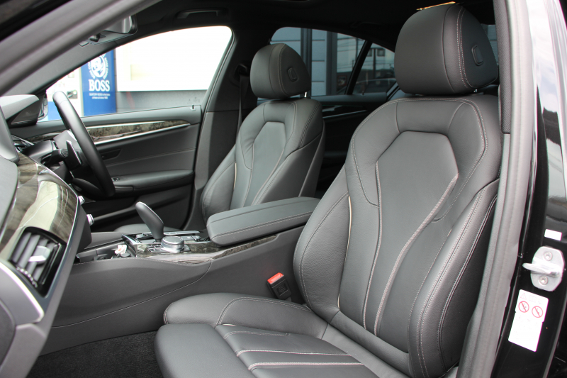 BMW 5シリーズ 540i Mｽﾎﾟｰﾂ ｲﾉﾍﾞｰｼｮﾝP 後輪駆動 1ｵ-ﾅ ｻﾝﾙｰﾌ 全席ﾋｰﾀｰ黒革 直6ﾀｰﾎﾞ340馬力 ｱﾀﾞﾌﾟﾃｨﾌﾞｻｽ ﾊｰﾏﾝｶｰﾄﾞﾝ HUD ﾃﾞｨｽﾌﾟﾚｲｷｰ ﾘﾓｰﾄﾊﾟｰｷﾝｸﾞｼﾞｪｽﾁｬｰC ﾜｲﾔﾚｽ充電 4ｿﾞｰﾝｴｱｺﾝ 追従ACC LEDﾍｯﾄﾞﾗｲﾄ ｵｰﾄﾊｲﾋﾞｰﾑ 2年保証