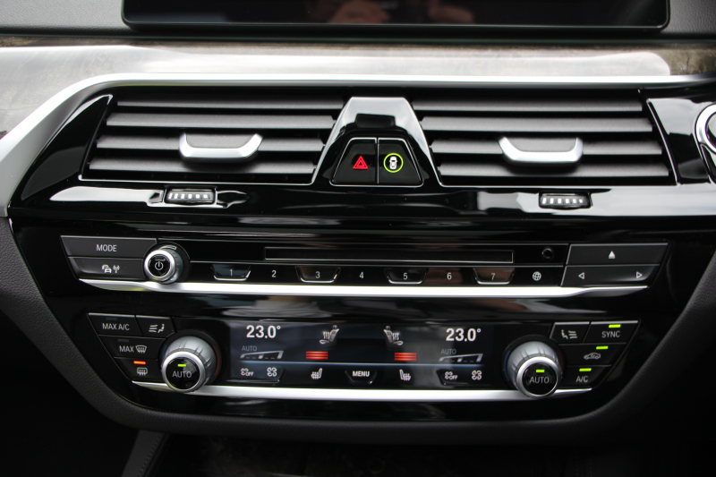 BMW 5シリーズ 540i Mｽﾎﾟｰﾂ ｲﾉﾍﾞｰｼｮﾝP 後輪駆動 1ｵ-ﾅ ｻﾝﾙｰﾌ 全席ﾋｰﾀｰ黒革 直6ﾀｰﾎﾞ340馬力 ｱﾀﾞﾌﾟﾃｨﾌﾞｻｽ ﾊｰﾏﾝｶｰﾄﾞﾝ HUD ﾃﾞｨｽﾌﾟﾚｲｷｰ ﾘﾓｰﾄﾊﾟｰｷﾝｸﾞｼﾞｪｽﾁｬｰC ﾜｲﾔﾚｽ充電 4ｿﾞｰﾝｴｱｺﾝ 追従ACC LEDﾍｯﾄﾞﾗｲﾄ ｵｰﾄﾊｲﾋﾞｰﾑ 2年保証