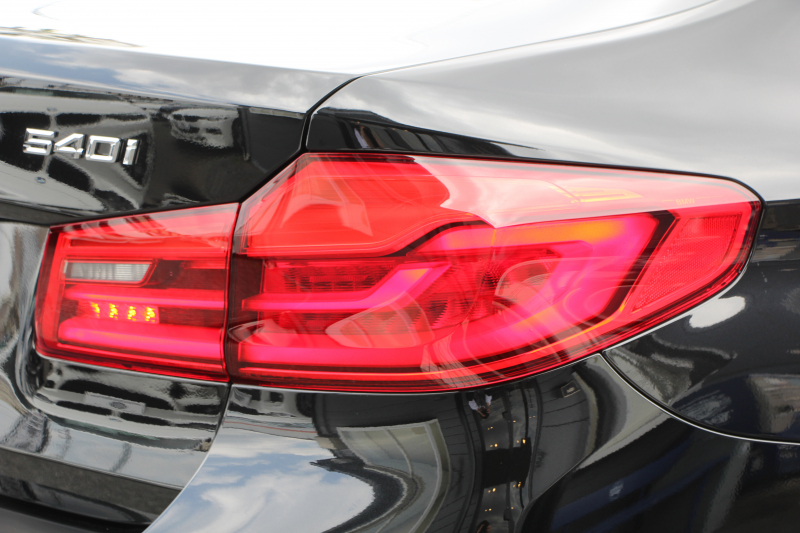 BMW 5シリーズ 540i Mｽﾎﾟｰﾂ ｲﾉﾍﾞｰｼｮﾝP 後輪駆動 1ｵ-ﾅ ｻﾝﾙｰﾌ 全席ﾋｰﾀｰ黒革 直6ﾀｰﾎﾞ340馬力 ｱﾀﾞﾌﾟﾃｨﾌﾞｻｽ ﾊｰﾏﾝｶｰﾄﾞﾝ HUD ﾃﾞｨｽﾌﾟﾚｲｷｰ ﾘﾓｰﾄﾊﾟｰｷﾝｸﾞｼﾞｪｽﾁｬｰC ﾜｲﾔﾚｽ充電 4ｿﾞｰﾝｴｱｺﾝ 追従ACC LEDﾍｯﾄﾞﾗｲﾄ ｵｰﾄﾊｲﾋﾞｰﾑ 2年保証
