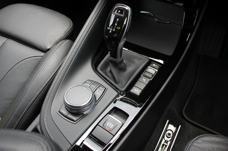 BMW X2 Xdrive20i MｽﾎﾟｰﾂX ﾃﾞﾋﾞｭｰP 4WD ﾊｲﾗｲﾝ ｺﾝﾌｫｰﾄP 追従ACC HUD ﾋｰﾀｰ黒革 電動ｼｰﾄ ｵﾌﾟｼｮﾝ20AW Mﾘｱｽﾎﾟｲﾗｰ ﾀｯﾁ画面HDDﾅﾋﾞBｶﾒﾗ Pｱｼｽﾄ CD&DVD再生可能 Bluetooth接続 電動ﾄﾗﾝｸ LEDﾍｯﾄﾞﾗｲﾄ ｽﾏｰﾄｷｰ 8速AT 2年保証