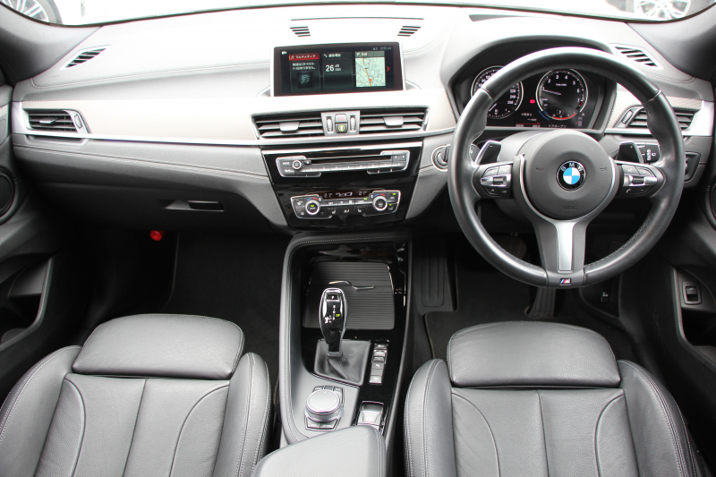 BMW X2 Xdrive20i MｽﾎﾟｰﾂX ﾃﾞﾋﾞｭｰP 4WD ﾊｲﾗｲﾝ ｺﾝﾌｫｰﾄP 追従ACC HUD ﾋｰﾀｰ黒革 電動ｼｰﾄ ｵﾌﾟｼｮﾝ20AW Mﾘｱｽﾎﾟｲﾗｰ ﾀｯﾁ画面HDDﾅﾋﾞBｶﾒﾗ Pｱｼｽﾄ CD&DVD再生可能 Bluetooth接続 電動ﾄﾗﾝｸ LEDﾍｯﾄﾞﾗｲﾄ ｽﾏｰﾄｷｰ 8速AT 2年保証