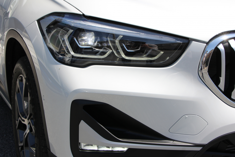 BMW X1 Xdrive18d Xﾗｲﾝ ﾊｲﾗｲﾝ&ｺﾝﾌｫｰﾄP 1ｵ-ﾅ LCI後期 ﾌｪｲｽﾘﾌﾄ後 真珠色 ﾋｰﾀｰ付ﾓｶﾚｻﾞｰ 追従ACC 電動ｼｰﾄ LEDﾍｯﾄﾞﾗｲﾄ 電動ﾄﾗﾝｸ ﾀｯﾁ画面ﾅﾋﾞ衝突軽減ﾌﾞﾚｰｷ 車線逸脱警告 歩行者警告 18AW ｳｯﾄﾞﾊﾟﾈﾙ 2年保証