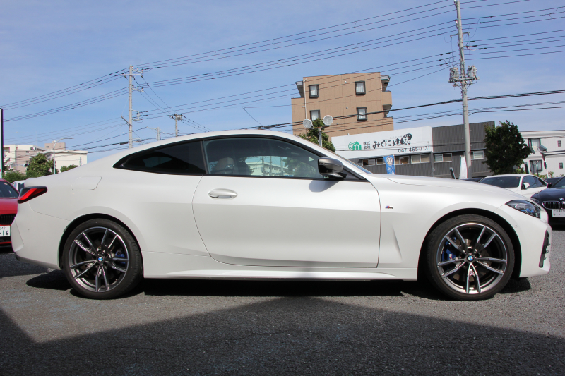 BMW 4シリーズ M440i Xdrive ｸｰﾍﾟ ｲﾉﾍﾞｰｼｮﾝP 4WD 直6ﾀｰﾎﾞ387馬力 ﾋｰﾀｰ付ﾓｶﾚｻﾞｰ ﾍﾞﾝﾁﾚｰｼｮﾝ  ﾚｰｻﾞｰﾗｲﾄ ﾊｰﾏﾝｶｰﾄﾞﾝ 可変Mｻｽ 専用ﾌﾞﾚｰｷ&ﾃﾞﾌ BMWﾗｲﾌﾞｺｯｸﾋﾟｯﾄ ｱｯﾌﾟﾙｶｰﾌﾟﾚｲ対応HDDﾅﾋﾞTV 置くだけ充電器 360度ｶﾒﾗ Dｱｼｽﾄﾌﾟﾛ HUD 真珠 2年保証