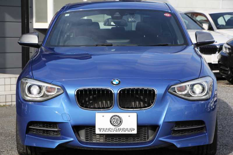 BMW 1シリーズ M135i 直6ﾀｰﾎﾞ320馬力 衝突軽減ﾌﾞﾚｰｷ 車線逸脱警告 歩行者警告 ｸﾙｺﾝ ﾌﾙｾｸﾞTV Bｶﾒﾗ ｱﾀﾞﾌﾟﾃｨﾌﾞMｻｽ ﾀｯﾁﾊﾟｯﾄﾞ対応HDDﾅﾋﾞ専用ｴｱﾛ 18AW&ﾌﾞﾚｰｷ 左右独立ｵｰﾄｴｱｺﾝ ﾊﾟﾄﾞﾙｼﾌﾄ 2年保証
