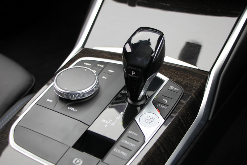 BMW 3シリーズ 320d Xdrive Mｽﾎﾟｰﾂ ﾃﾞﾋﾞｭｰP ｺﾝﾌｫｰﾄP 4WD ﾋｰﾀｰ黒革 ﾌﾞﾙｰｽﾃｯﾁ 19AW LEDﾍｯﾄﾞﾗｲﾄ ｵｰﾄﾊｲﾋﾞｰﾑ 追従ACC ｽﾃｱﾘﾝｸﾞｻﾎﾟｰﾄ ｱｯﾌﾟﾙｶｰﾌﾟﾚｲ Pｱｼｽﾄ ﾀｯﾁ画面HDDﾅﾋﾞ電動ﾄﾗﾝｸ ｽﾏｰﾄOP/CL Hifiｽﾋﾟｰｶｰ 2年保証