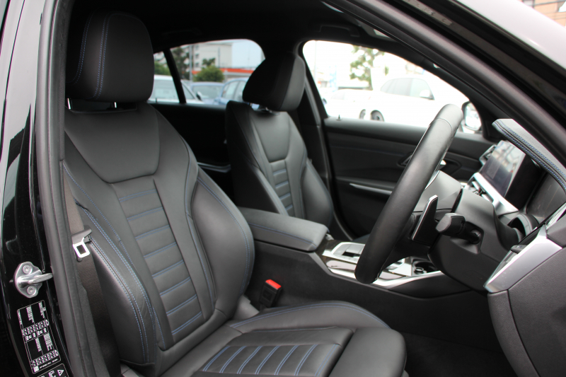 BMW 3シリーズ 320d Xdrive Mｽﾎﾟｰﾂ ﾃﾞﾋﾞｭｰP ｺﾝﾌｫｰﾄP 4WD ﾋｰﾀｰ黒革 ﾌﾞﾙｰｽﾃｯﾁ 19AW LEDﾍｯﾄﾞﾗｲﾄ ｵｰﾄﾊｲﾋﾞｰﾑ 追従ACC ｽﾃｱﾘﾝｸﾞｻﾎﾟｰﾄ ｱｯﾌﾟﾙｶｰﾌﾟﾚｲ Pｱｼｽﾄ ﾀｯﾁ画面HDDﾅﾋﾞ電動ﾄﾗﾝｸ ｽﾏｰﾄOP/CL Hifiｽﾋﾟｰｶｰ 2年保証