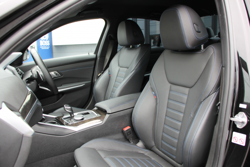 BMW 3シリーズ 320d Xdrive Mｽﾎﾟｰﾂ ﾃﾞﾋﾞｭｰP ｺﾝﾌｫｰﾄP 4WD ﾋｰﾀｰ黒革 ﾌﾞﾙｰｽﾃｯﾁ 19AW LEDﾍｯﾄﾞﾗｲﾄ ｵｰﾄﾊｲﾋﾞｰﾑ 追従ACC ｽﾃｱﾘﾝｸﾞｻﾎﾟｰﾄ ｱｯﾌﾟﾙｶｰﾌﾟﾚｲ Pｱｼｽﾄ ﾀｯﾁ画面HDDﾅﾋﾞ電動ﾄﾗﾝｸ ｽﾏｰﾄOP/CL Hifiｽﾋﾟｰｶｰ 2年保証