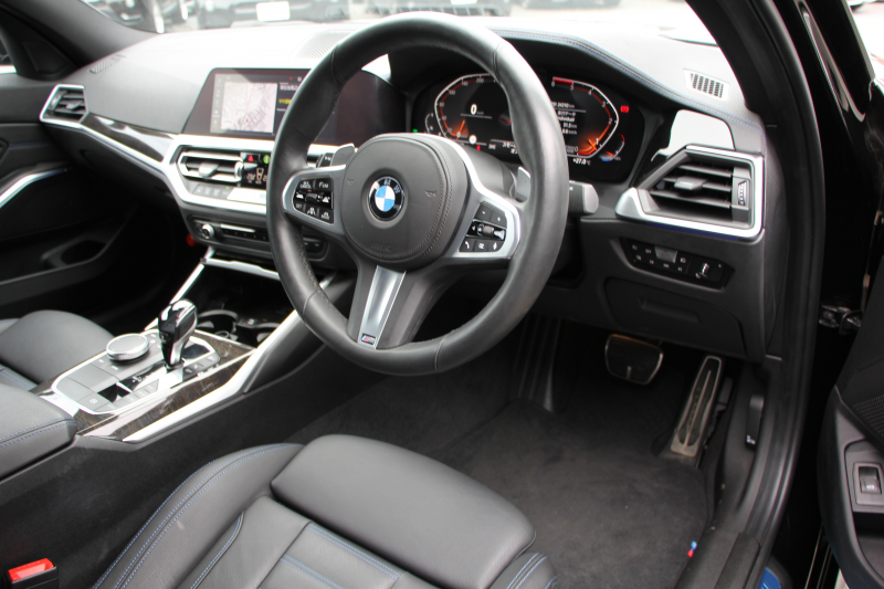 BMW 3シリーズ 320d Xdrive Mｽﾎﾟｰﾂ ﾃﾞﾋﾞｭｰP ｺﾝﾌｫｰﾄP 4WD ﾋｰﾀｰ黒革 ﾌﾞﾙｰｽﾃｯﾁ 19AW LEDﾍｯﾄﾞﾗｲﾄ ｵｰﾄﾊｲﾋﾞｰﾑ 追従ACC ｽﾃｱﾘﾝｸﾞｻﾎﾟｰﾄ ｱｯﾌﾟﾙｶｰﾌﾟﾚｲ Pｱｼｽﾄ ﾀｯﾁ画面HDDﾅﾋﾞ電動ﾄﾗﾝｸ ｽﾏｰﾄOP/CL Hifiｽﾋﾟｰｶｰ 2年保証