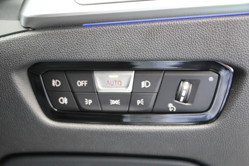 BMW 3シリーズ 320d Xdrive Mｽﾎﾟｰﾂ ﾃﾞﾋﾞｭｰP ｺﾝﾌｫｰﾄP 4WD ﾋｰﾀｰ黒革 ﾌﾞﾙｰｽﾃｯﾁ 19AW LEDﾍｯﾄﾞﾗｲﾄ ｵｰﾄﾊｲﾋﾞｰﾑ 追従ACC ｽﾃｱﾘﾝｸﾞｻﾎﾟｰﾄ ｱｯﾌﾟﾙｶｰﾌﾟﾚｲ Pｱｼｽﾄ ﾀｯﾁ画面HDDﾅﾋﾞ電動ﾄﾗﾝｸ ｽﾏｰﾄOP/CL Hifiｽﾋﾟｰｶｰ 2年保証