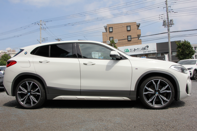 BMW X2 Xdrive20i MｽﾎﾟｰﾂX ﾃﾞﾋﾞｭｰ&ｾﾚｸﾄP ﾊｲﾗｲﾝ 4WD ﾊﾟﾉﾗﾏｻﾝﾙｰﾌ ｺﾝﾌｫｰﾄP 追従ACC HUD ﾋｰﾀｰ黒革 電動ｼｰﾄ ｵﾌﾟｼｮﾝ20AW Mﾘｱｽﾎﾟｲﾗｰ ﾀｯﾁ画面HDDﾅﾋﾞBｶﾒﾗ Pｱｼｽﾄ CD&DVD再生可能 Bluetooth接続 電動ﾄﾗﾝｸ LEDﾍｯﾄﾞﾗｲﾄ ｽﾏｰﾄｷｰ 8速AT 2年保証