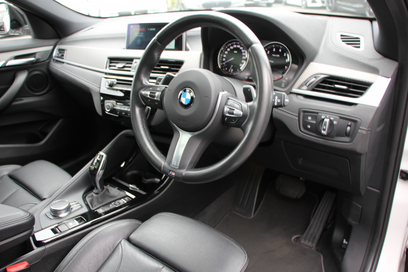 BMW X2 Xdrive20i MｽﾎﾟｰﾂX ﾃﾞﾋﾞｭｰ&ｾﾚｸﾄP ﾊｲﾗｲﾝ 4WD ﾊﾟﾉﾗﾏｻﾝﾙｰﾌ ｺﾝﾌｫｰﾄP 追従ACC HUD ﾋｰﾀｰ黒革 電動ｼｰﾄ ｵﾌﾟｼｮﾝ20AW Mﾘｱｽﾎﾟｲﾗｰ ﾀｯﾁ画面HDDﾅﾋﾞBｶﾒﾗ Pｱｼｽﾄ CD&DVD再生可能 Bluetooth接続 電動ﾄﾗﾝｸ LEDﾍｯﾄﾞﾗｲﾄ ｽﾏｰﾄｷｰ 8速AT 2年保証