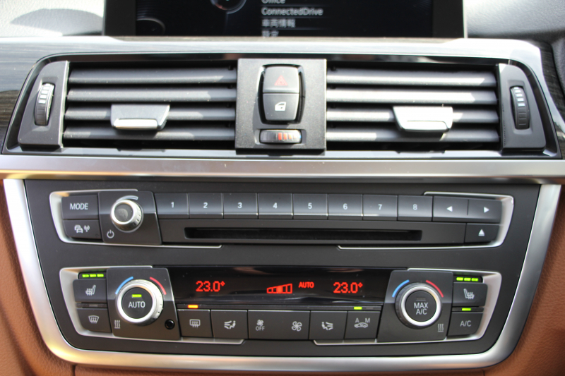 BMW 3シリーズ 320i ｸﾞﾗﾝﾂｰﾘｽﾓ ﾗｸﾞｼﾞｭｱﾘｰ 1ｵｰﾅ 追従ACC ｻﾄﾞﾙﾌﾞﾗｳﾝﾚｻﾞｰ ｼｰﾄﾋｰﾀｰ 衝突軽減ﾌﾞﾚｰｷ 車線逸脱警告 歩行者警告 ﾀｯﾁﾊﾟｯﾄﾞ対応iﾄﾞﾗｲﾌﾞHDDﾅﾋﾞBｶﾒﾗ 電動ﾄﾗﾝｸ ｽﾏｰﾄｷｰ Bluetooth接続 ｸﾛｰﾑﾗｲﾝｴｸｽﾃﾘｱ 2年保証