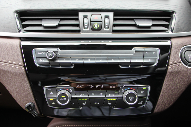 BMW X1 Xdrive18d Xﾗｲﾝ ﾊｲﾗｲﾝ&ｺﾝﾌｫｰﾄP LCI後期 ﾌｪｲｽﾘﾌﾄ後 ﾋｰﾀｰ茶革 追従ACC LEDﾍｯﾄﾞﾗｲﾄ ﾌﾙｾｸﾞTV 電動ﾄﾗﾝｸ ﾀｯﾁ画面ﾅﾋﾞ衝突軽減ﾌﾞﾚｰｷ 車線逸脱警告 歩行者警告 18AW ｳｯﾄﾞﾊﾟﾈﾙ  2年保証