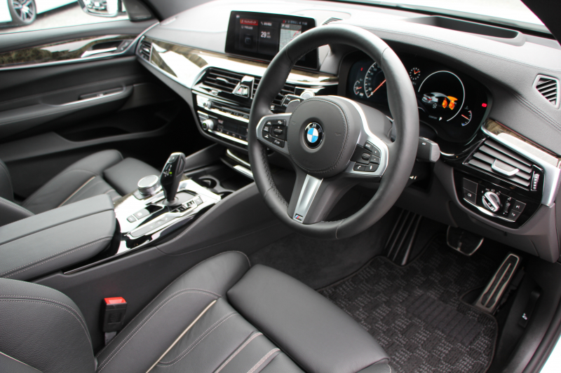 BMW 6シリーズ 630i ｸﾞﾗﾝﾂｰﾘｽﾓ Mｽﾎﾟｰﾂ ｾﾚｸﾄ&ｲﾉﾍﾞｰｼｮﾝP ﾊﾟﾉﾗﾏｻﾝﾙｰﾌ 全席ﾋｰﾀｰ黒革 ﾊｰﾏﾝｶｰﾄﾞﾝ ﾃﾞｨｽﾌﾟﾚｲｷｰ ﾘﾓｰﾄﾊﾟｰｷﾝｸﾞﾘｱｼｰﾄ可倒調整 ｼﾞｪｽﾁｬｰｺﾝﾄﾛｰﾙ LEDﾍｯﾄﾞﾗｲﾄ 360度ｶﾒﾗ HUD 追従ACC ﾜｲﾔﾚｽ充電 4ｿﾞｰﾝｴｱｺﾝ 2年保証