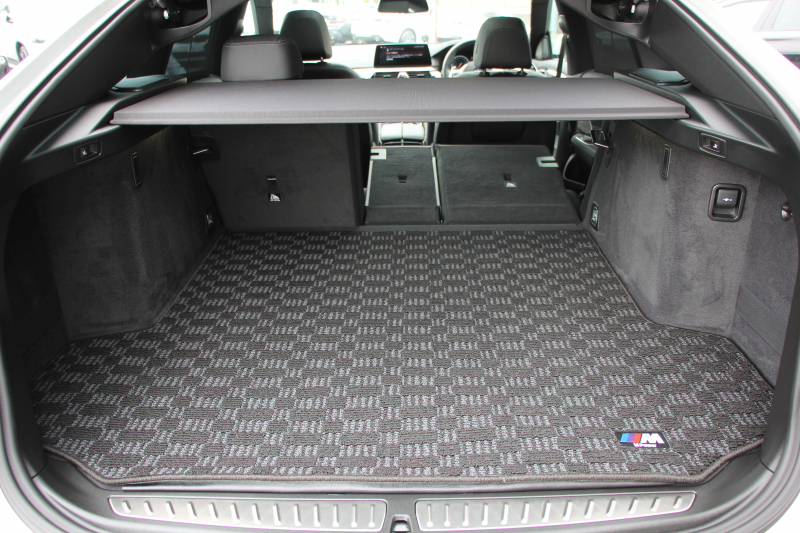 BMW 6シリーズ 630i ｸﾞﾗﾝﾂｰﾘｽﾓ Mｽﾎﾟｰﾂ ｾﾚｸﾄ&ｲﾉﾍﾞｰｼｮﾝP ﾊﾟﾉﾗﾏｻﾝﾙｰﾌ 全席ﾋｰﾀｰ黒革 ﾊｰﾏﾝｶｰﾄﾞﾝ ﾃﾞｨｽﾌﾟﾚｲｷｰ ﾘﾓｰﾄﾊﾟｰｷﾝｸﾞﾘｱｼｰﾄ可倒調整 ｼﾞｪｽﾁｬｰｺﾝﾄﾛｰﾙ LEDﾍｯﾄﾞﾗｲﾄ 360度ｶﾒﾗ HUD 追従ACC ﾜｲﾔﾚｽ充電 4ｿﾞｰﾝｴｱｺﾝ 2年保証