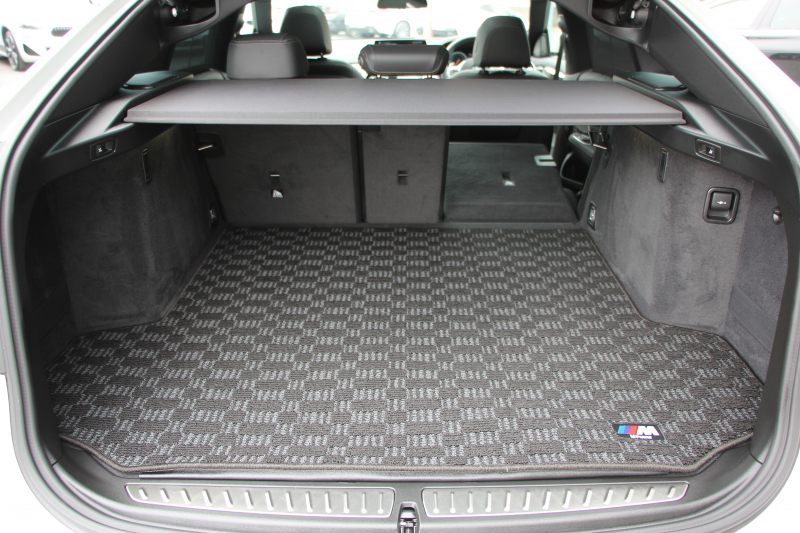 BMW 6シリーズ 630i ｸﾞﾗﾝﾂｰﾘｽﾓ Mｽﾎﾟｰﾂ ｾﾚｸﾄ&ｲﾉﾍﾞｰｼｮﾝP ﾊﾟﾉﾗﾏｻﾝﾙｰﾌ 全席ﾋｰﾀｰ黒革 ﾊｰﾏﾝｶｰﾄﾞﾝ ﾃﾞｨｽﾌﾟﾚｲｷｰ ﾘﾓｰﾄﾊﾟｰｷﾝｸﾞﾘｱｼｰﾄ可倒調整 ｼﾞｪｽﾁｬｰｺﾝﾄﾛｰﾙ LEDﾍｯﾄﾞﾗｲﾄ 360度ｶﾒﾗ HUD 追従ACC ﾜｲﾔﾚｽ充電 4ｿﾞｰﾝｴｱｺﾝ 2年保証