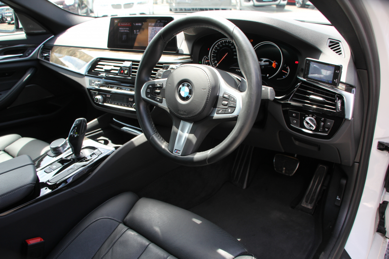 BMW 5シリーズ 540i Xdrive Mｽﾎﾟｰﾂ ｺﾝﾌｫｰﾄP 4WD 1ｵｰﾅ ｻﾝﾙｰﾌ 直6ﾀｰﾎﾞ340馬力 ﾌﾞﾗｯｸﾚｻﾞｰ 全席ﾋｰﾀｰ ﾏｯｻｰｼﾞ&ｱｸﾃｨﾌﾞﾍﾞﾝﾁﾚｰｼｮﾝ  ﾊｰﾏﾝｶｰﾄﾞﾝ 液晶ﾒｰﾀｰ HUD 追従ACC LEDﾍｯﾄﾞﾗｲﾄ ﾀｯﾁ画面ﾅﾋﾞﾌﾙｾｸﾞTV ｱﾀﾞﾌﾟﾃｨﾌﾞｻｽ Mspﾌﾞﾚｰｷ 19AW 2年保証