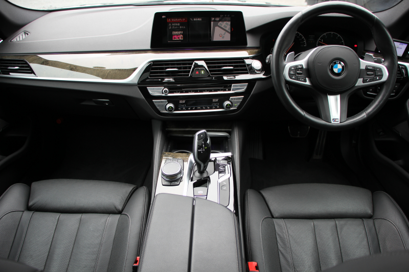 BMW 5シリーズ 540i Xdrive Mｽﾎﾟｰﾂ ｾﾚｸﾄ&ｺﾝﾌｫｰﾄP 4WD ACｼｭﾆｯﾂｧｰｴｱﾛ&ﾏﾌﾗｰ 変更後ﾒｰﾀｰ ｻﾝﾙｰﾌ 直6ﾀｰﾎﾞ全席ﾋｰﾀｰ黒革 ﾊｰﾏﾝｶｰﾄﾞﾝ ｺﾝﾌｫｰﾄｼｰﾄ&ﾏｯｻｰｼﾞ&ｱｸﾃｨﾌﾞﾍﾞﾝﾁﾚｰｼｮﾝ HUD ｼﾞｪｽﾁｬｰC 4ｿﾞｰﾝｴｱｺﾝ individual20AW 2年保証